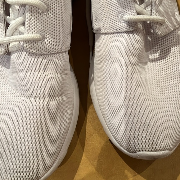 Woman’s Nike Roche white. Size 8 1/2 - Picture 6 of 6